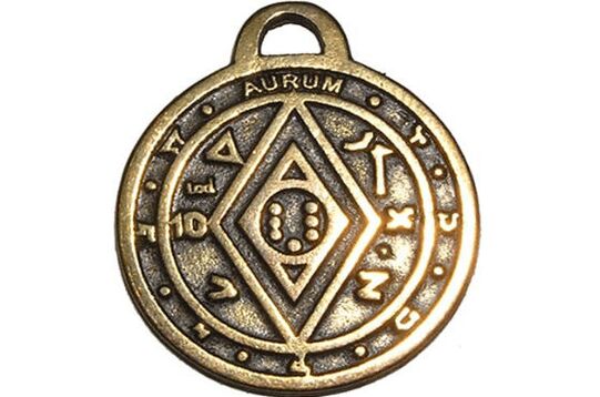 coin amulet para sa suwerte at kayamanan