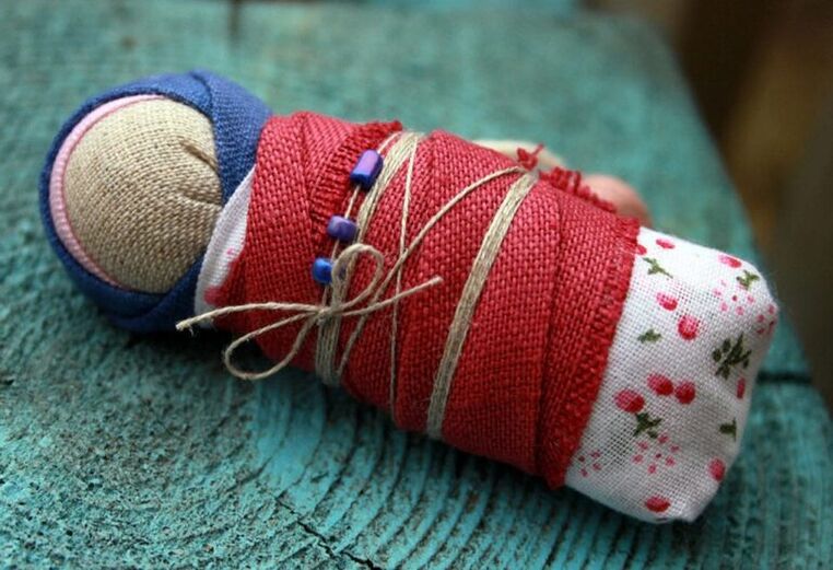 diaper doll bilang anting-anting ng kalusugan