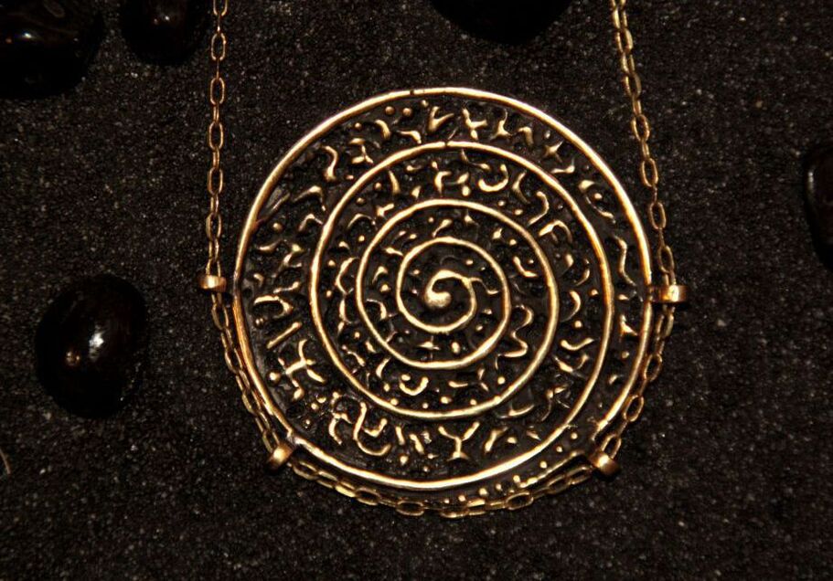 masuwerteng spiral amulet